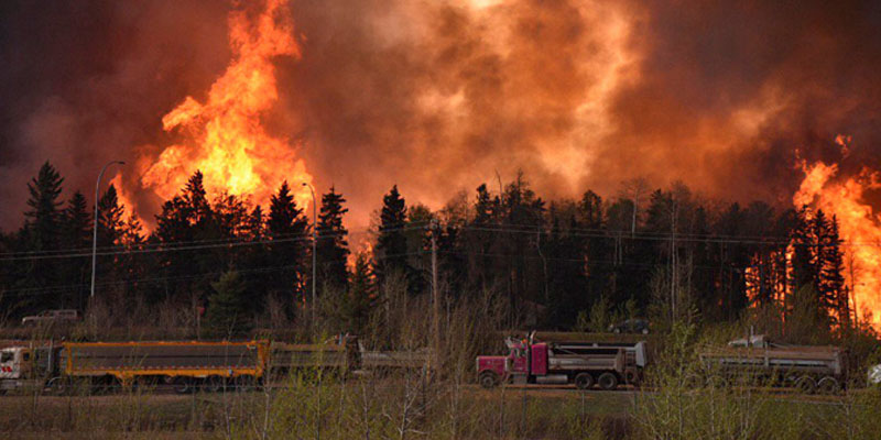 كندا: أكثر من 9 آلاف مواطن يغادرون منازلهم بسبب حرائق غابات